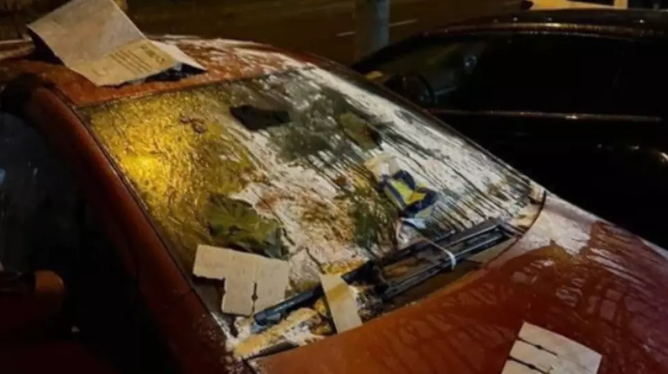 Vandalism în Iași: Fosta iubită umple mașina cu făină