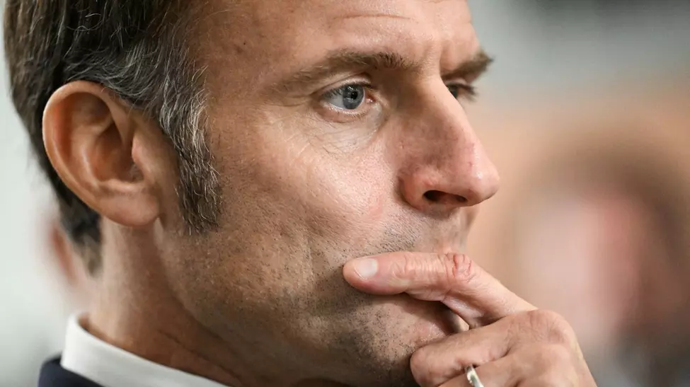 Macron denunță știrea falsă despre lovitura de stat
