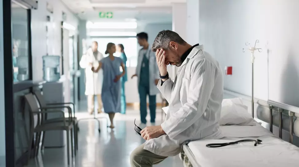 Ministrul sănătății vrea să concedieze medicii din privat