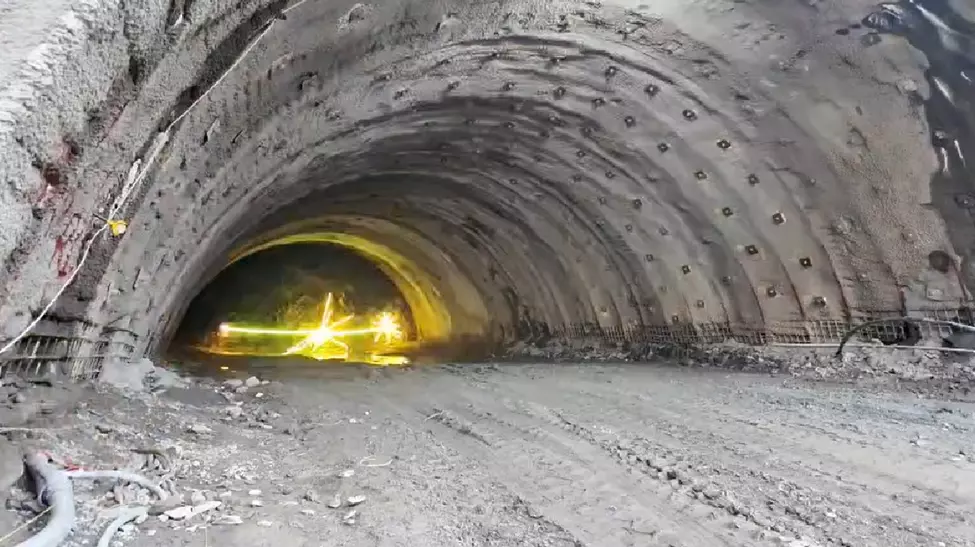 Detonări spectaculoase la tunelul Robești din Vâlcea