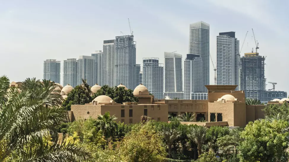 Elevii din Vrancea blocați în Dubai primesc absențe