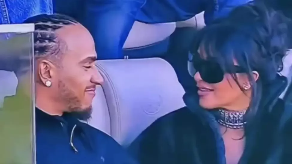Lewis Hamilton și Kim Kardashian la Super Bowl 2026