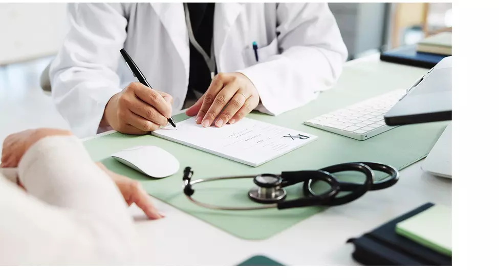 Românii evită neplata primei zile de concediu medical
