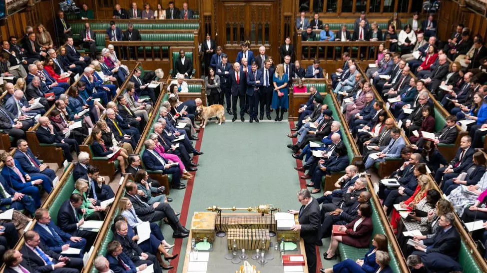 Marea Britanie elimină nobilii ereditari din Parlament