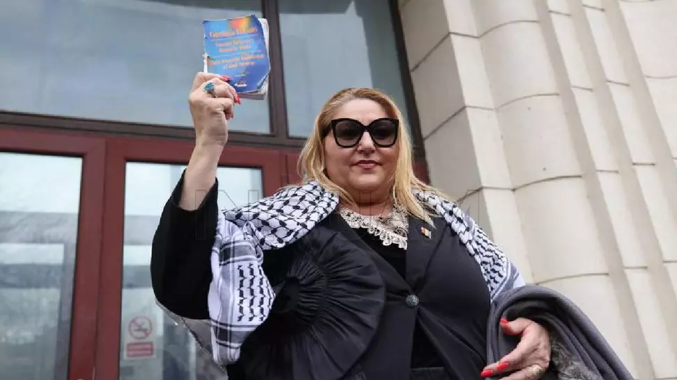 Diana Șoșoacă, blocată la Aeroportul Otopeni