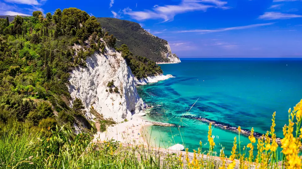 Cele mai frumoase plaje mai puțin populare din Italia