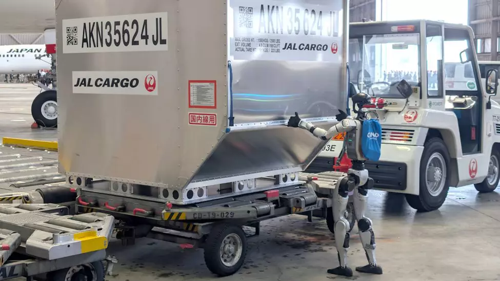 Roboți umanoizi la aeroportul Haneda din Tokyo