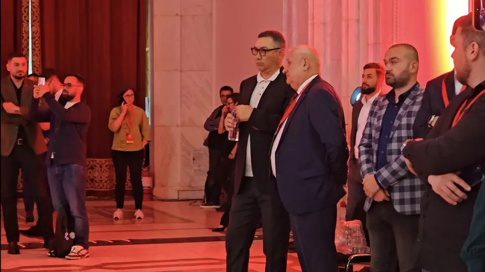 Victor Ponta, apariție-surpriză la PSD